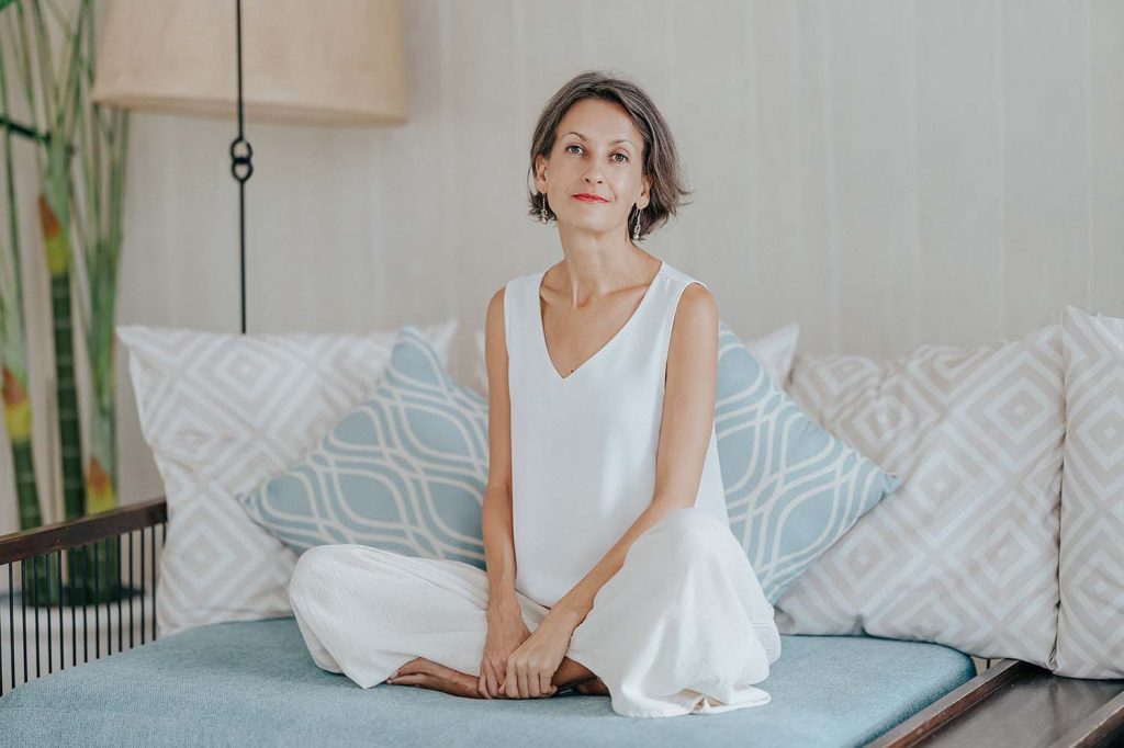 Elena Jacinta – Online Somatic Therapist & Somatic Experiencing Practitioner